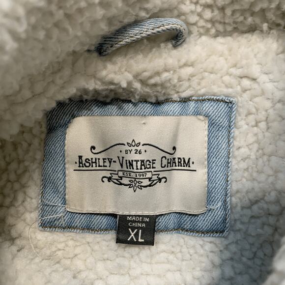 Ashley Vintage Charm Light Wash Sherpa Collar Denim Trucker Jacket Women’s XL - Picture 11 of 13